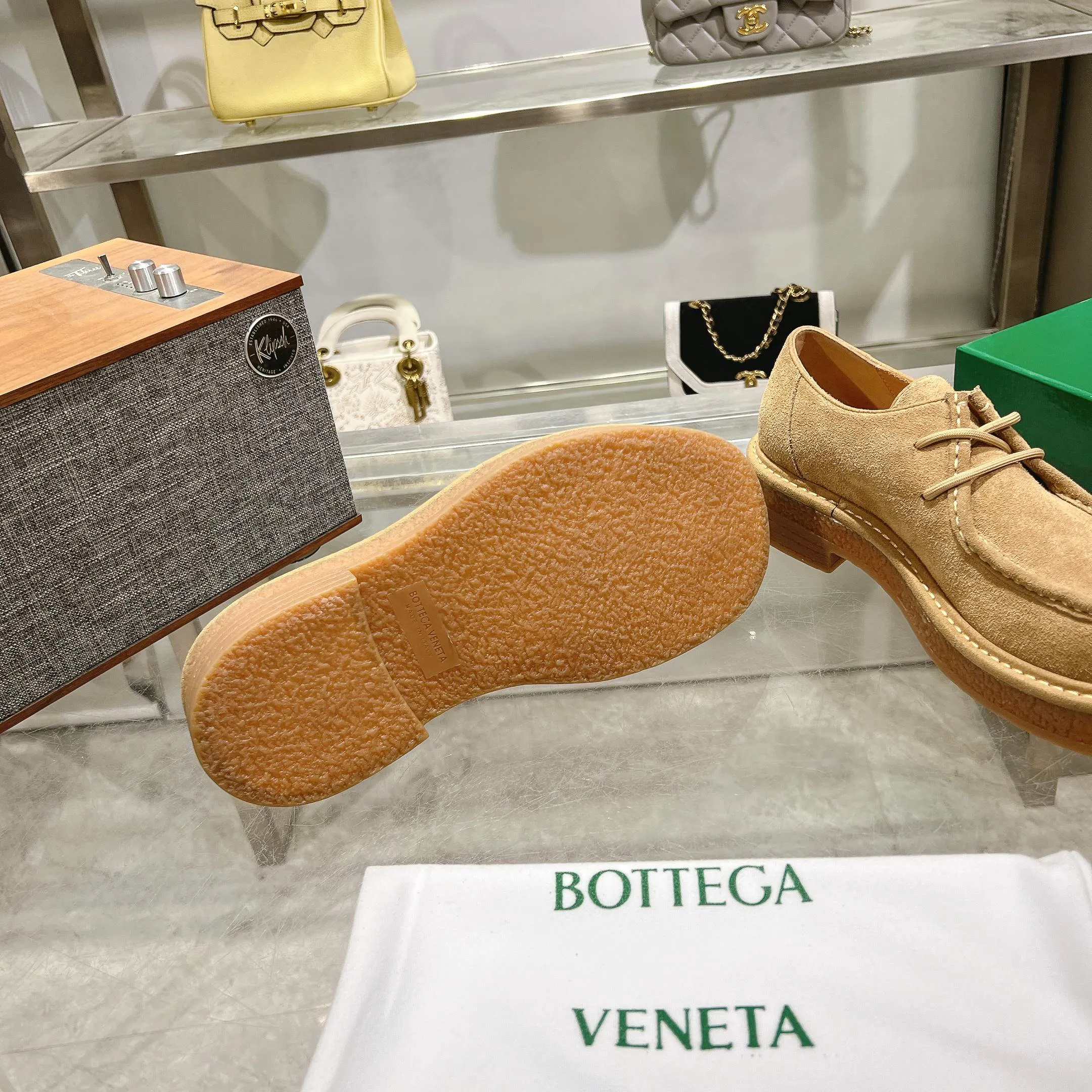 [BV] Top P: 740💰Size for couples: 35-44 (Female 40, Male 38 45, custom-made, non-refundable) Bottega Veneta classic Bottega Veneta counter model! Big square head! Strappy deep-mouth shoes! Reproduction of the original board! The feet are super domineering! Original molded outsole! High-grade mercerized cow velvet! Solid color Niuli!
